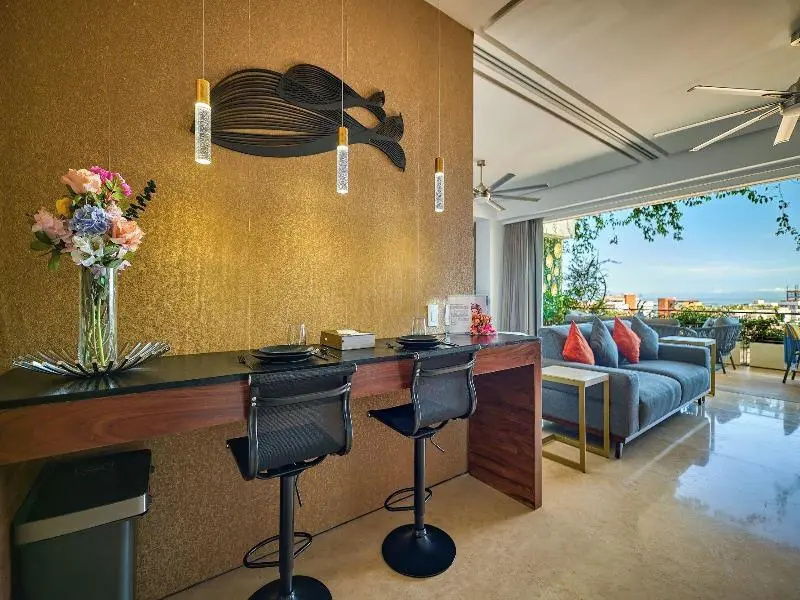 Photo - Maxwell Collection Romantic Zone