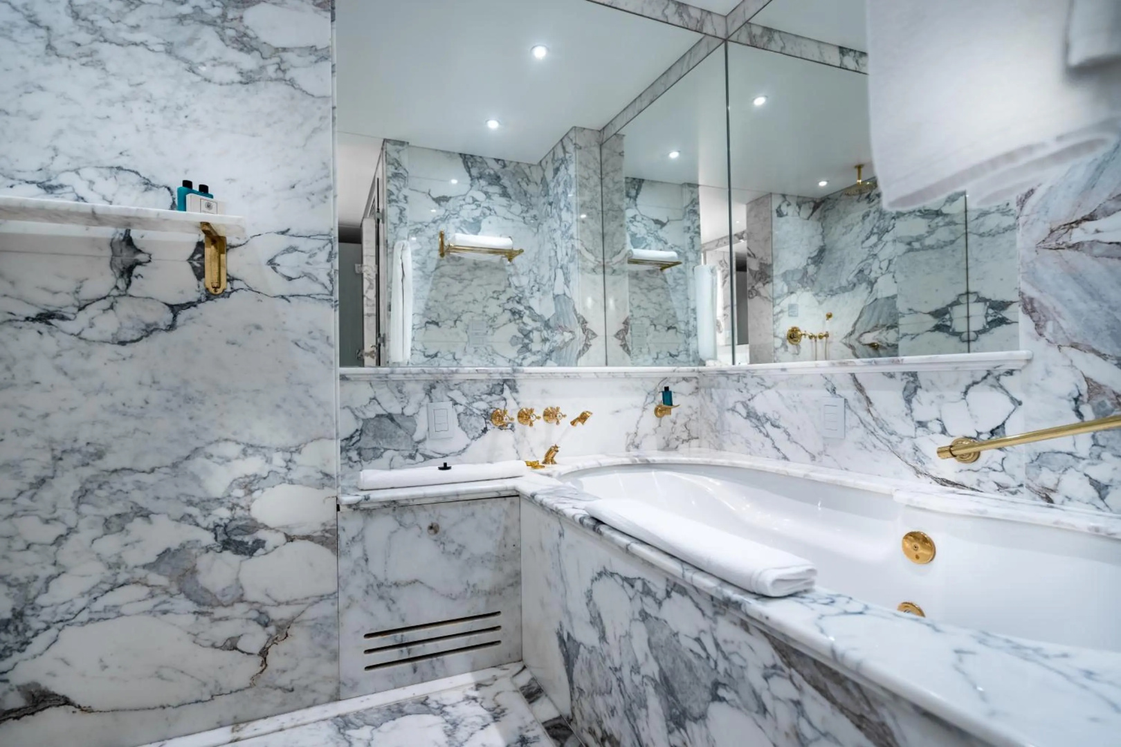 Photo - Alvear Icon Hotel