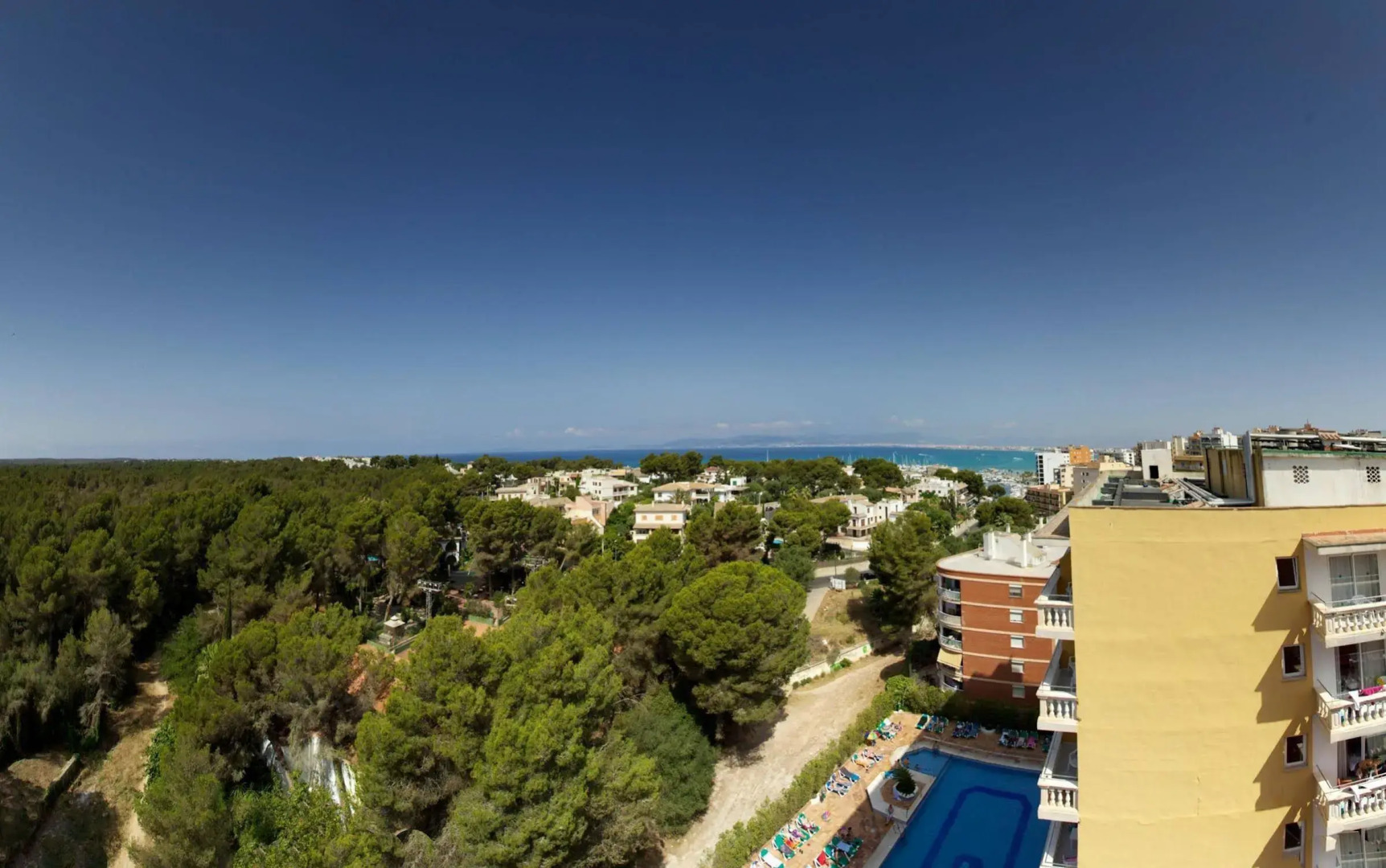 Photo - Ona Luna Park - Adults Friendly 16 Years Plus