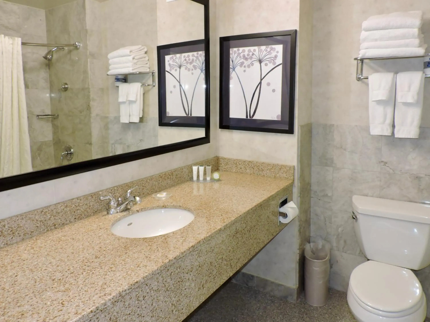 Foto - Marco LaGuardia Hotel & Suites