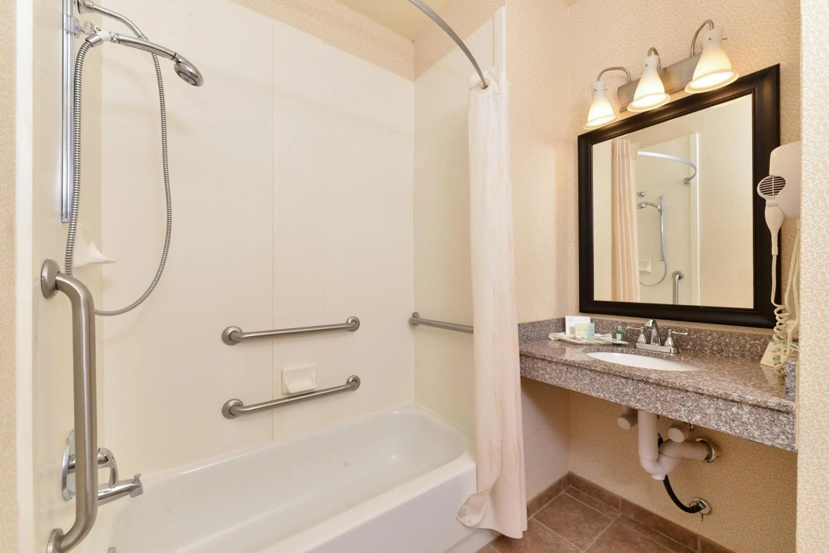 Photo - Comfort Suites Alexandria North