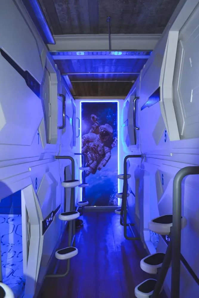 Foto - Cosmos Capsule Hub London