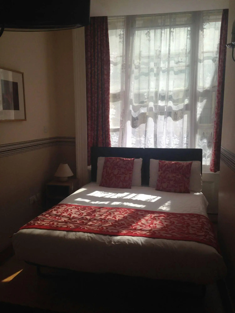 Photo - Glendale Hyde Park Hotel