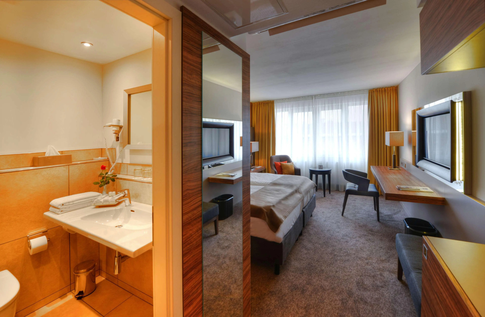 Photo - Best Western Plus Delta Park Hotel