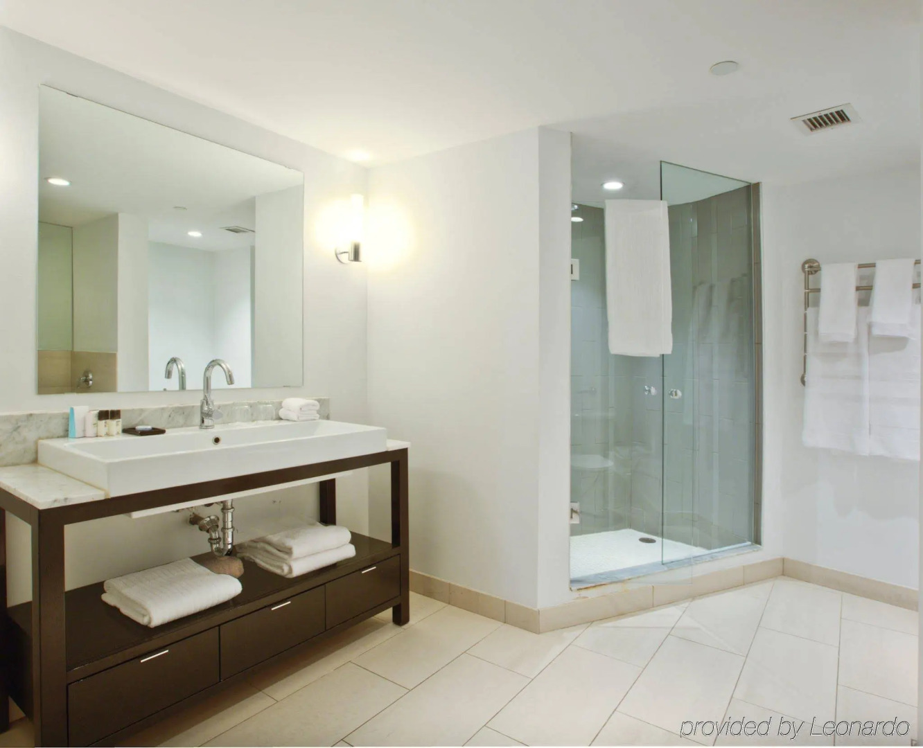 Photo - Pantages Hotel Toronto Centre