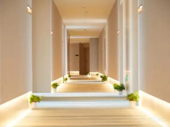 Crown Hotel Junyue
