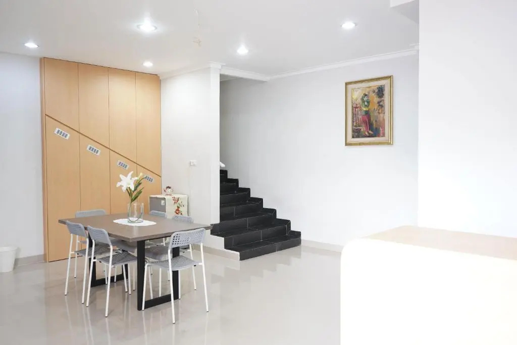 Foto - UROOMS Senayan