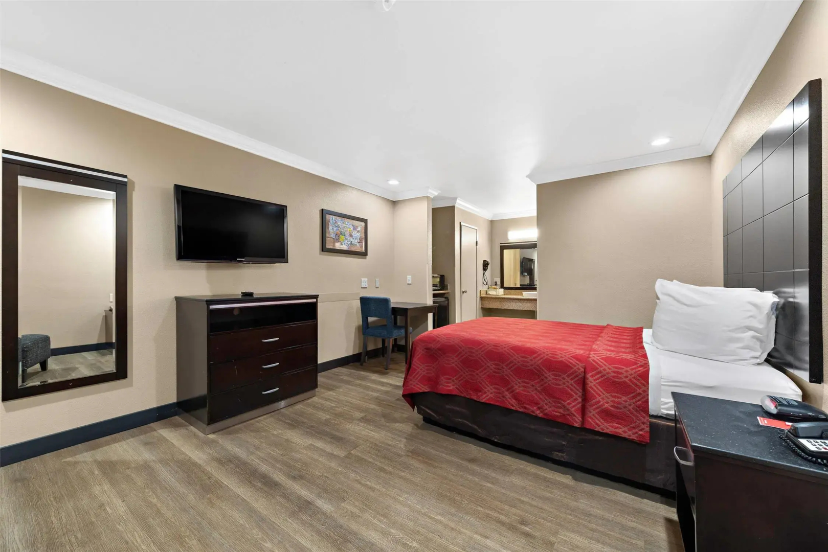 Photo - Econo Lodge Inn & Suites Escondido Downtown