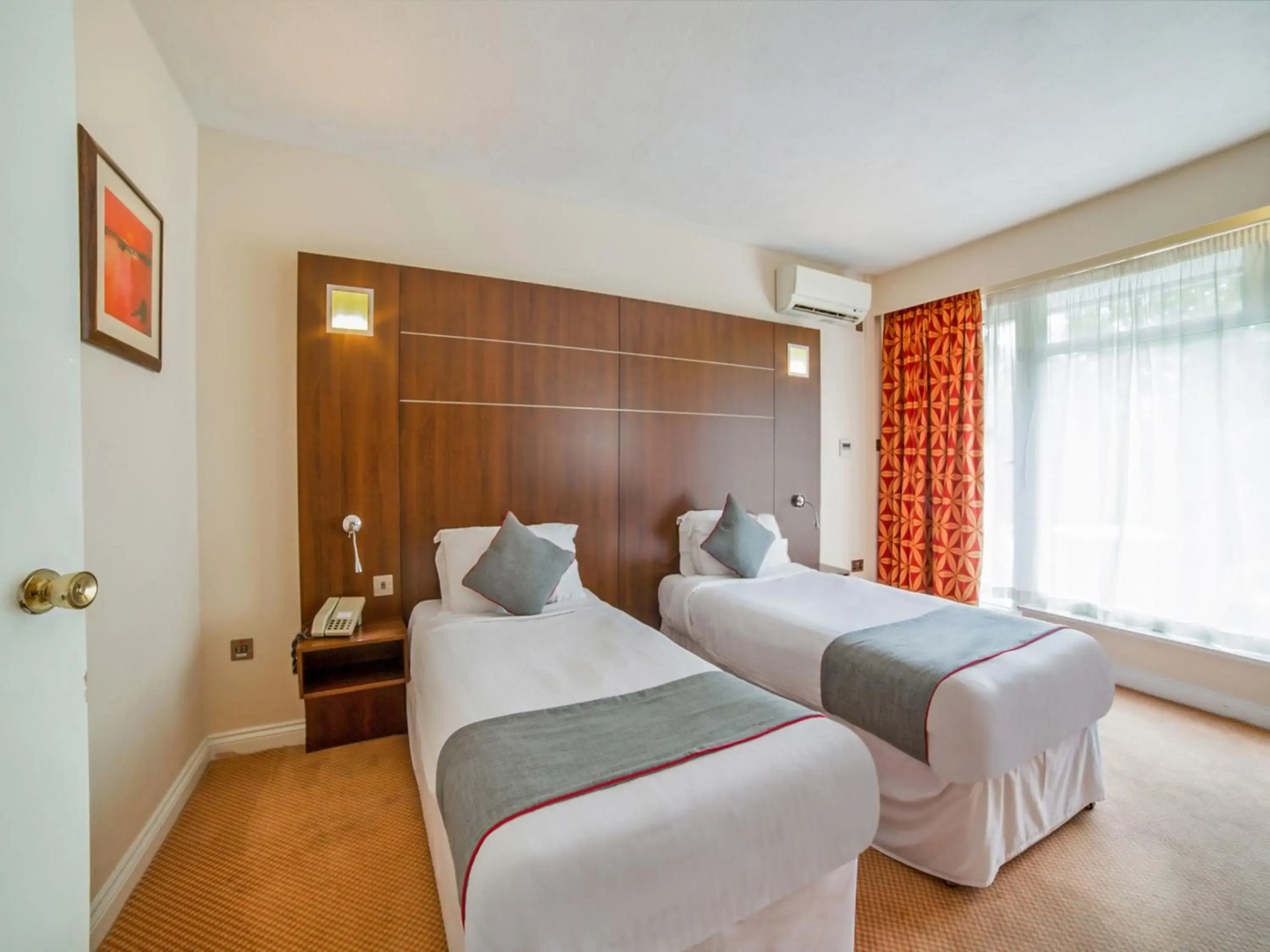 Photo - OYO The Bridge House Hotel