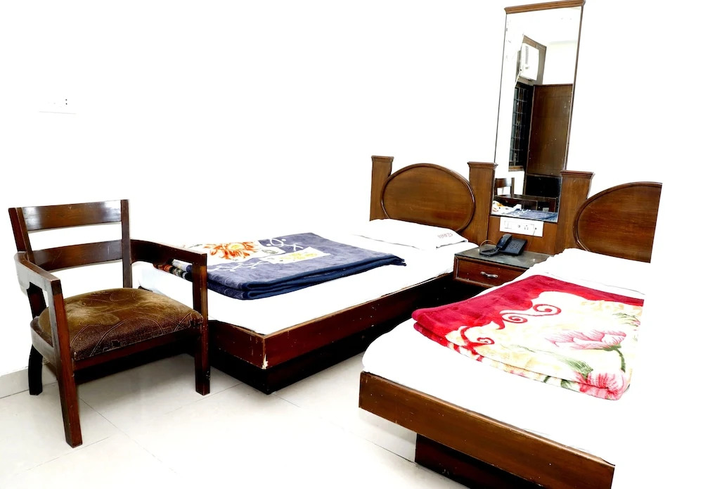 Photo - Hotel Maharani -New Delhi Railway Station - Paharganj