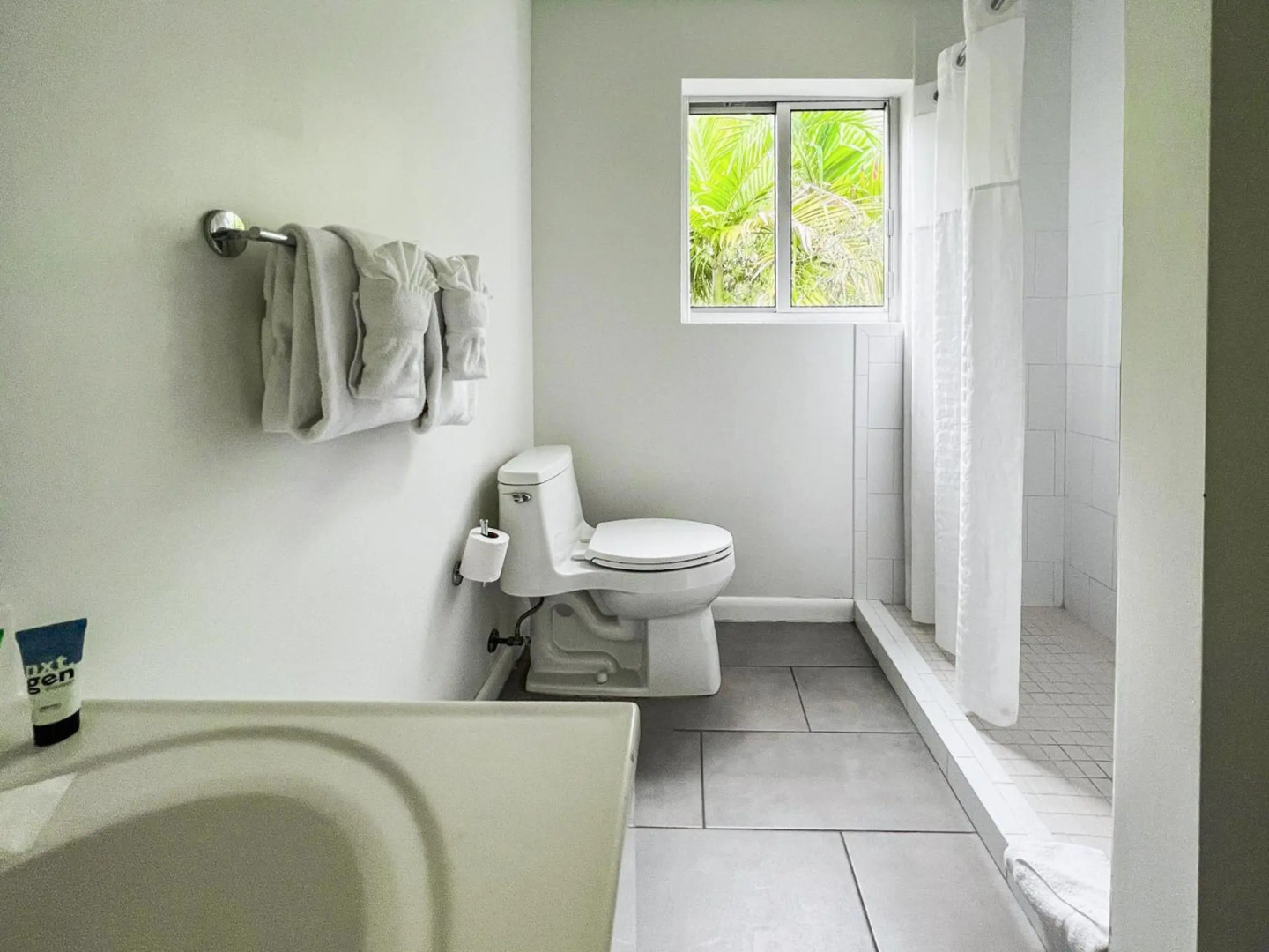 Photo - North Beach Hotel