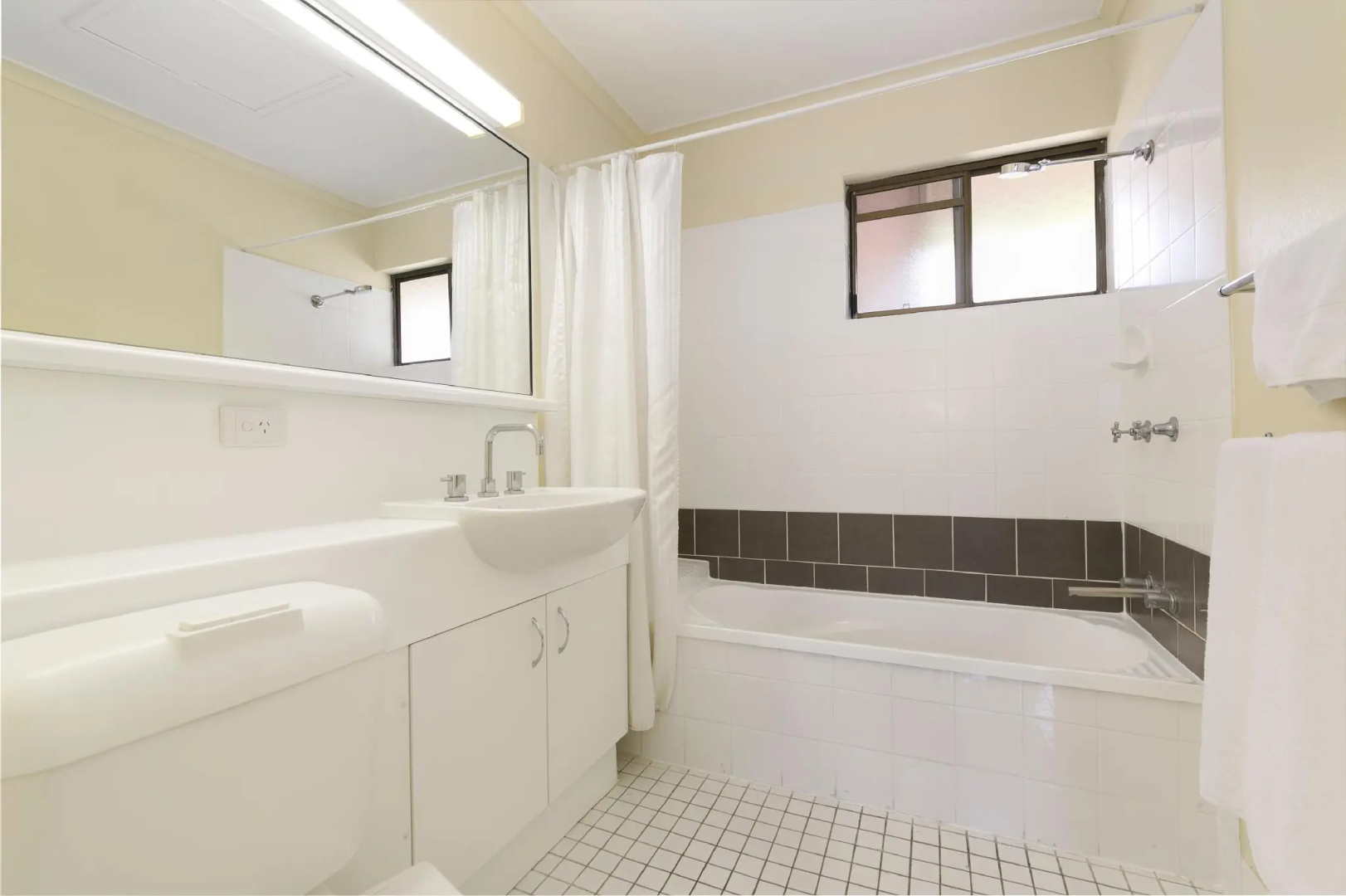 Photo - Mt Ommaney Hotel Apartments