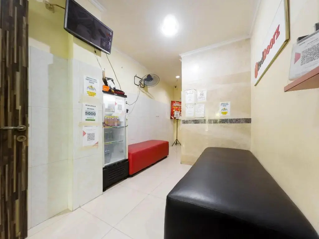 Photo - RedDoorz Plus near Mall Ciputra Jakarta