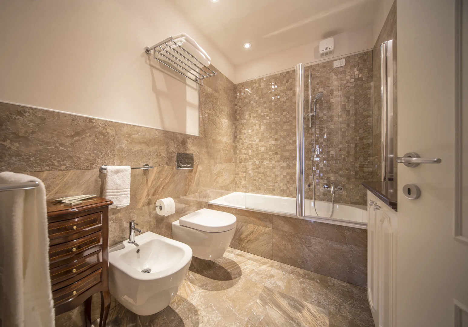 Photo - Lady Capulet Apartments