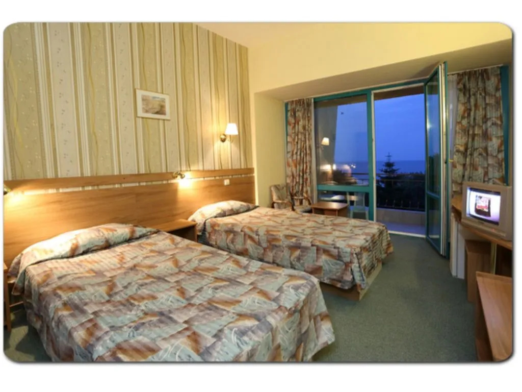 Photo - Hotel Ambassador - Free Parking