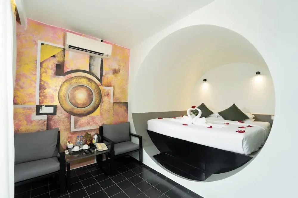 Photo - Tunnel Urban Retreat