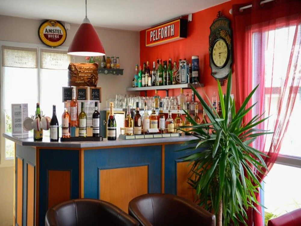 Photo - Contact hôtel - Hôtel Les Bleuets & SPA