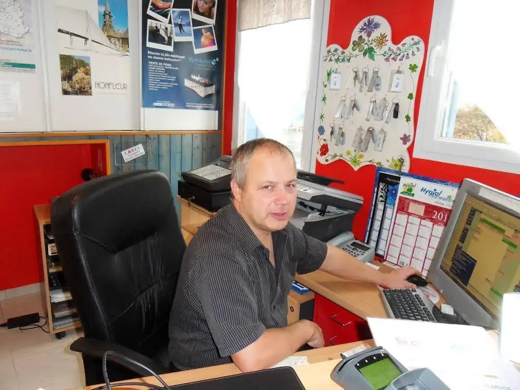 Foto - Contact hôtel - Hôtel Les Bleuets & SPA