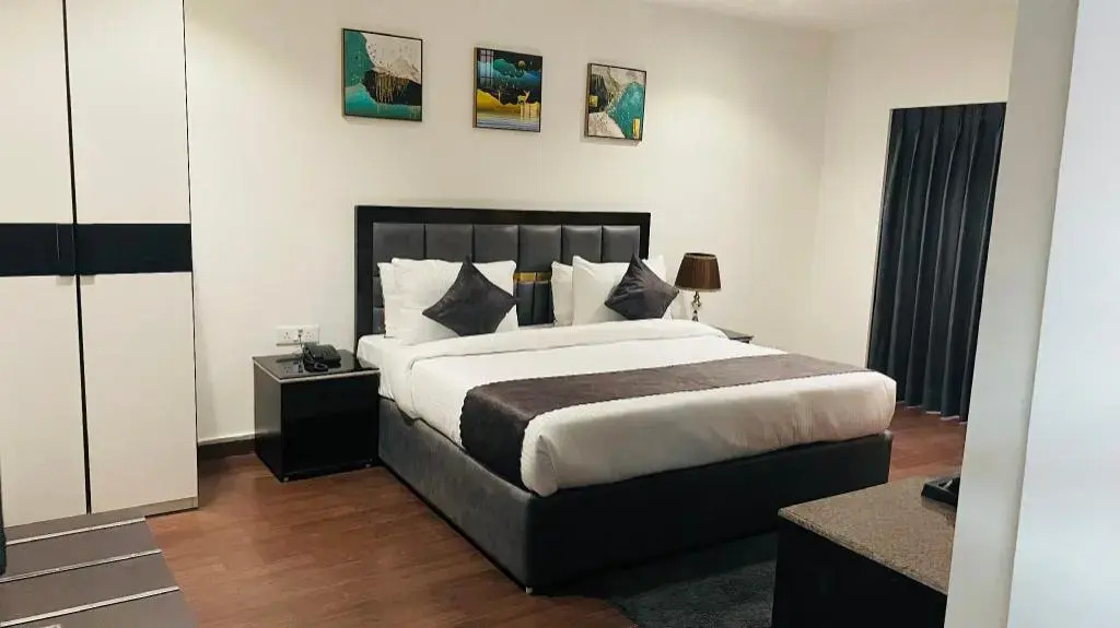 Photo - Saltstayz Select - Malcha & Chankyapuri