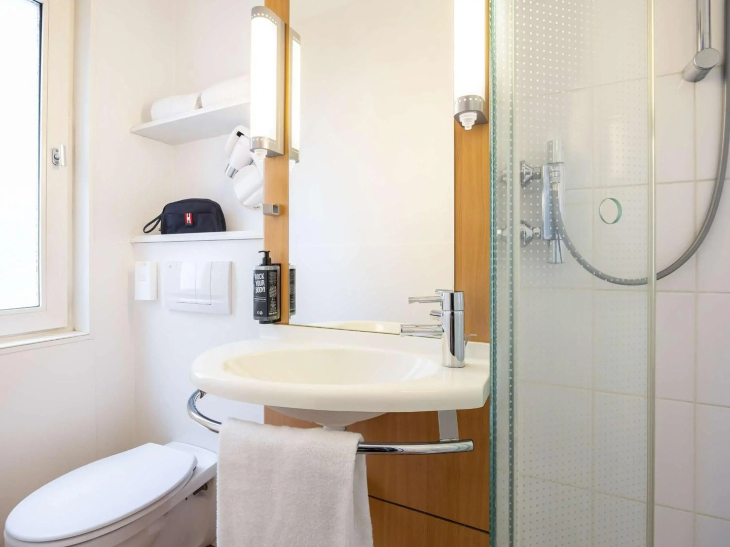 Photo - Moxy London Heathrow Airport