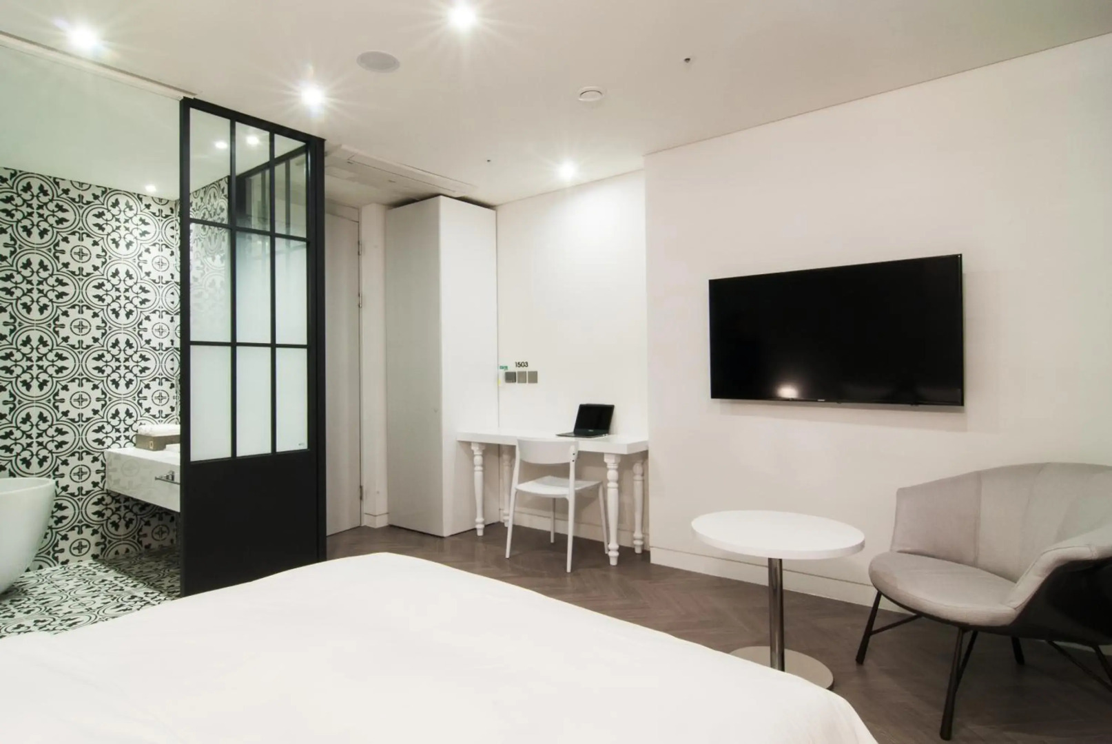 Photo - The Riverside Hotel