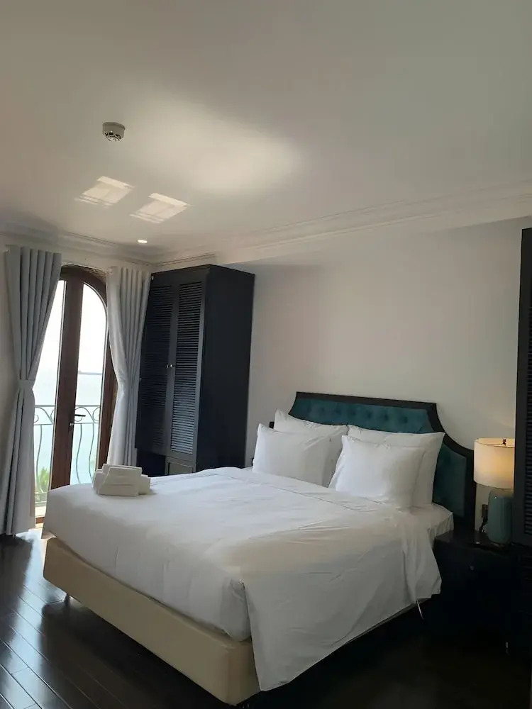 Photo - The Room Hotel - Starbucks