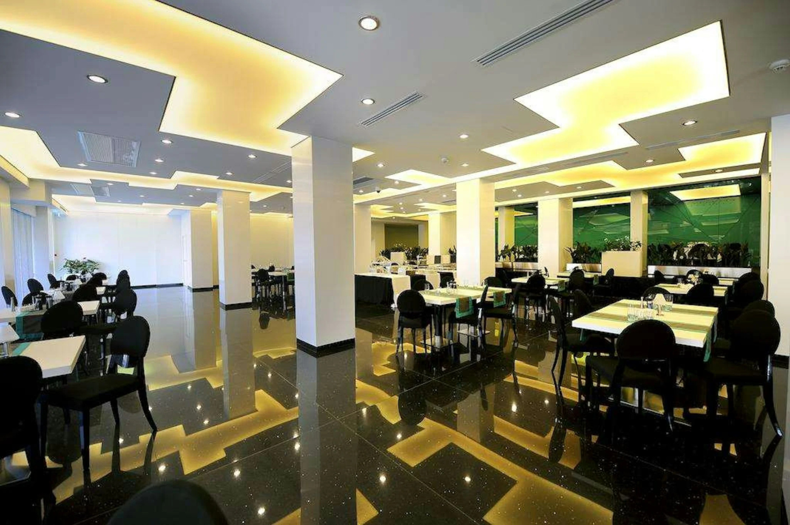 Photo - Plaza V