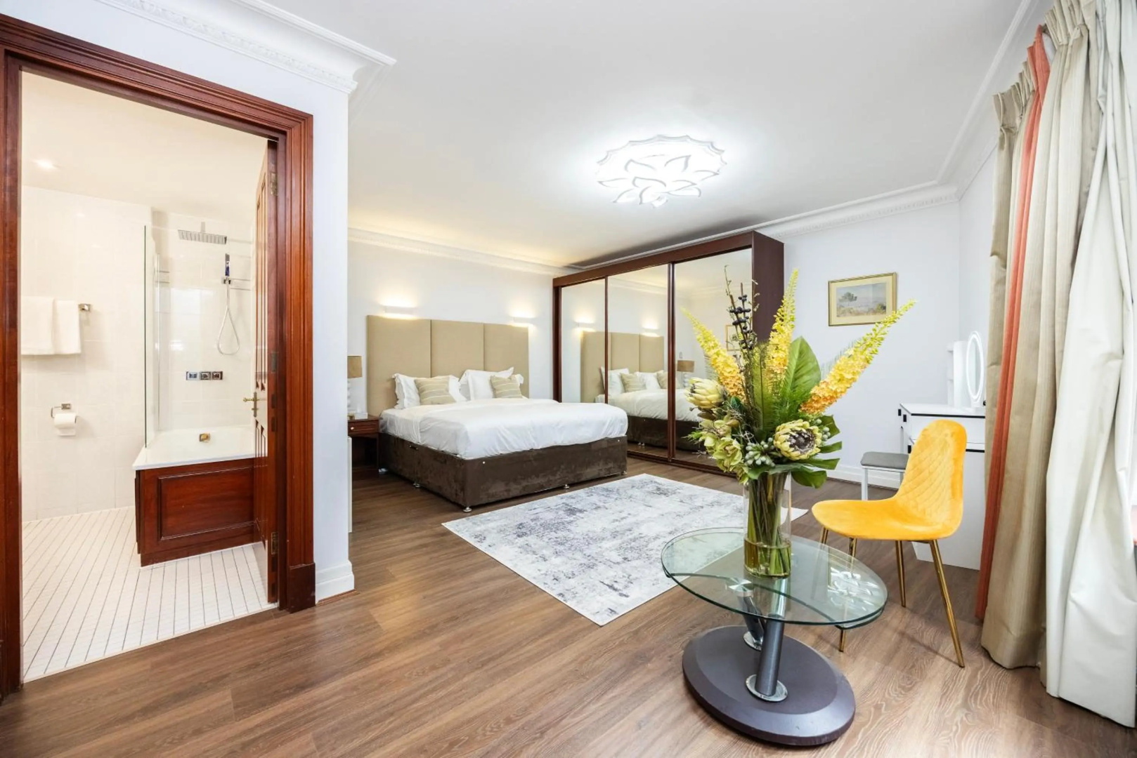 Photo - Carlton Court - Mayfair
