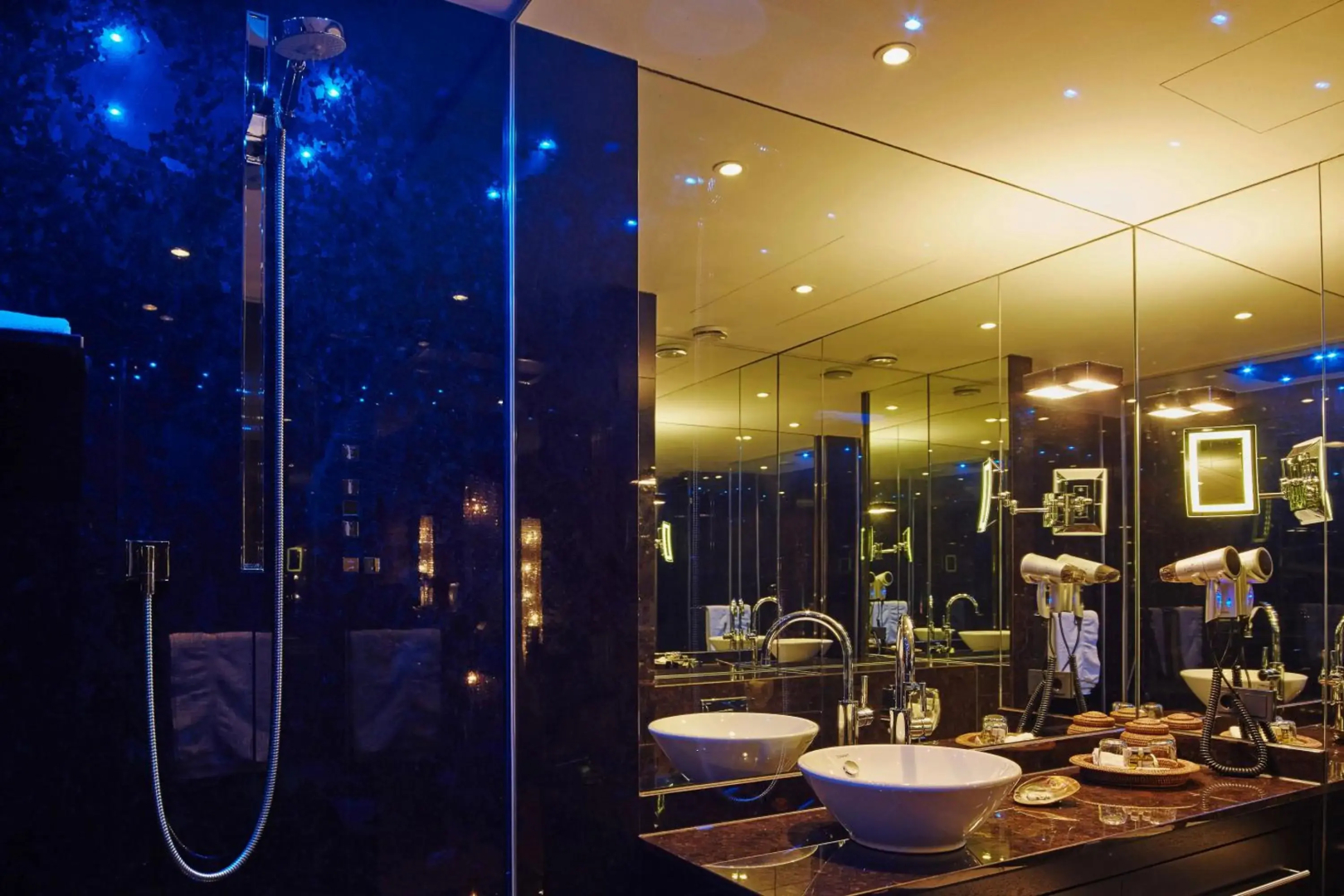 Photo - Savoy Hotel