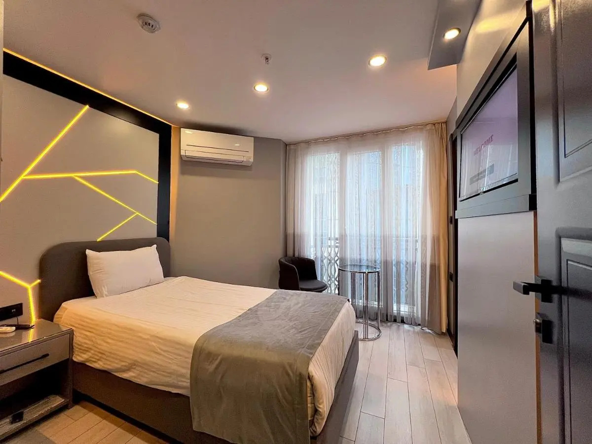 Photo - White Corner Hotel