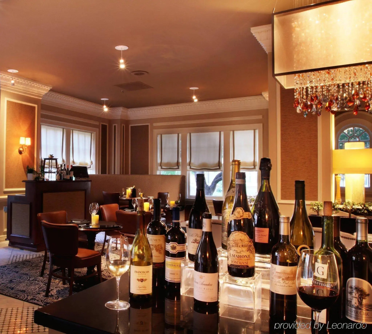 Photo - Warwick Melrose Hotel