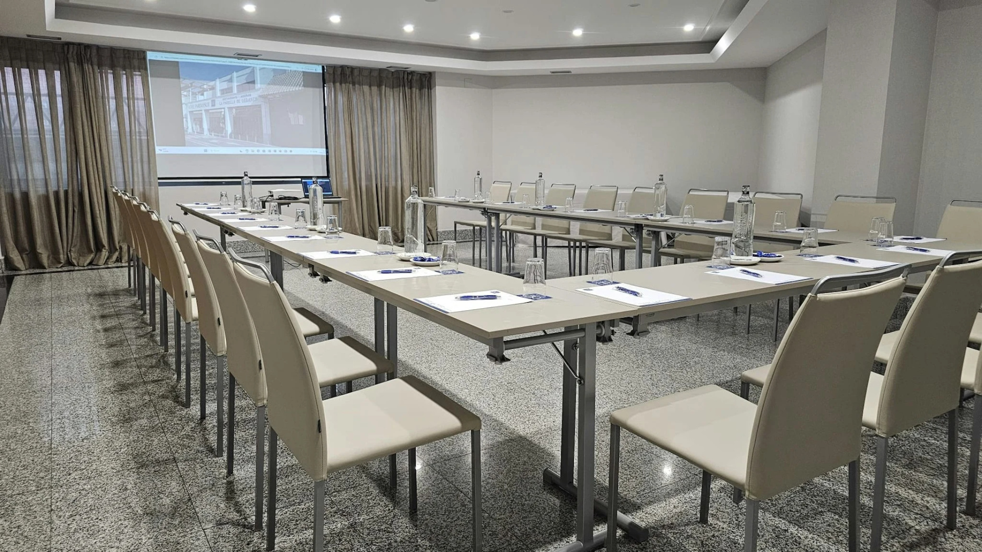 Photo - Hotel AR Parquesur