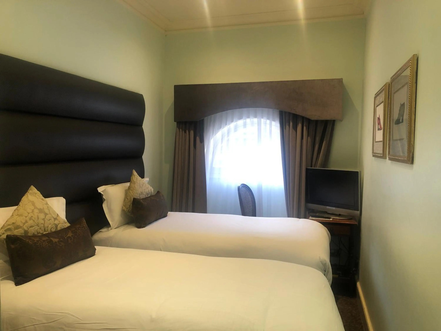 Photo - The Leonard Hotel