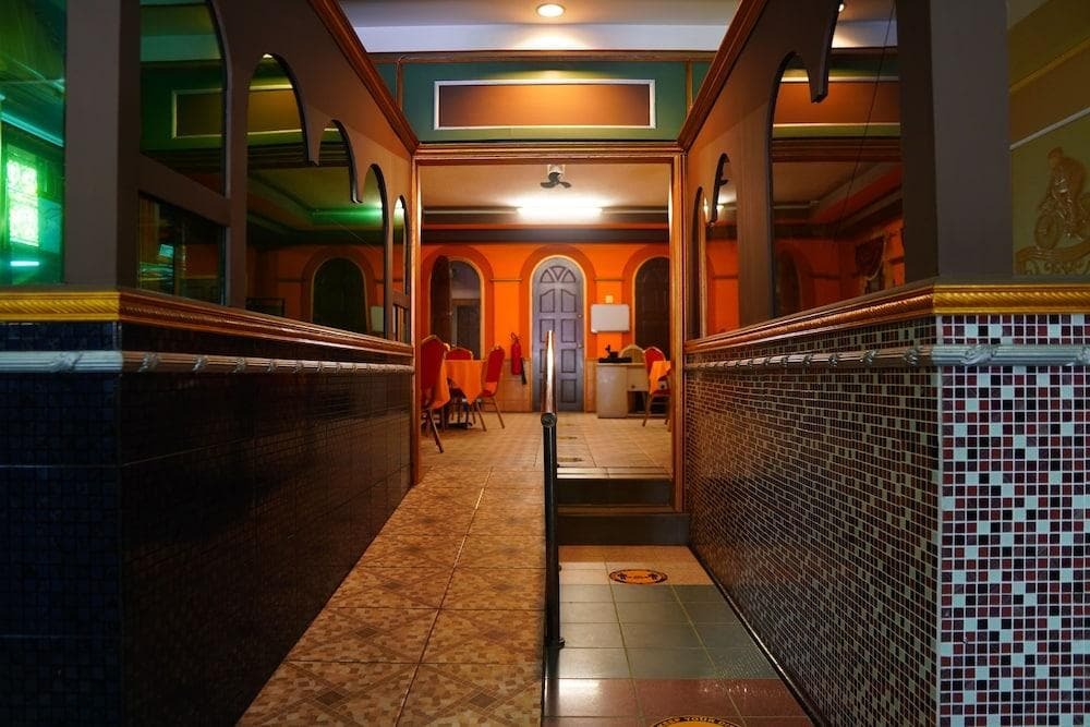 Photo - Regency Suites Hotel