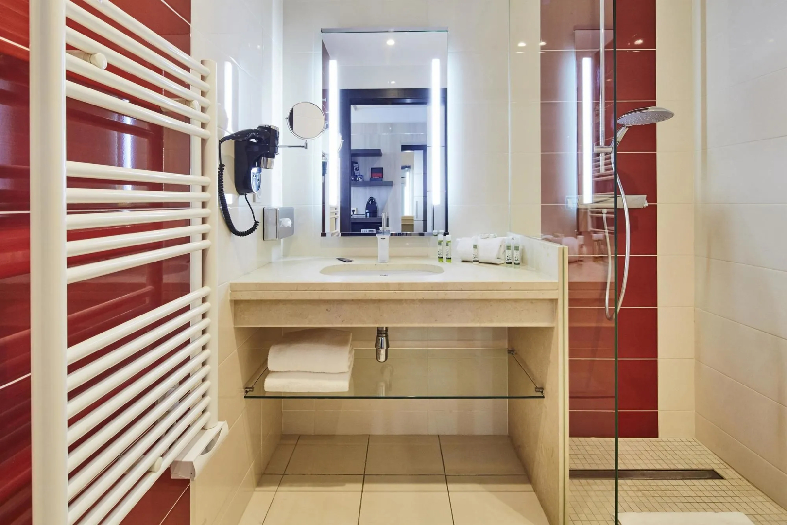 Foto - Kyriad Prestige Lyon Est - Saint Priest Eurexpo Hotel and SPA