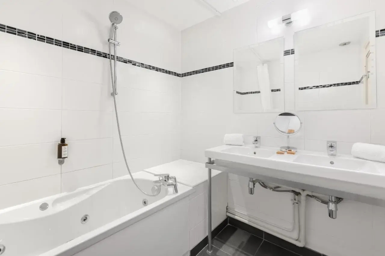 Photo - Le Phenix Hotel