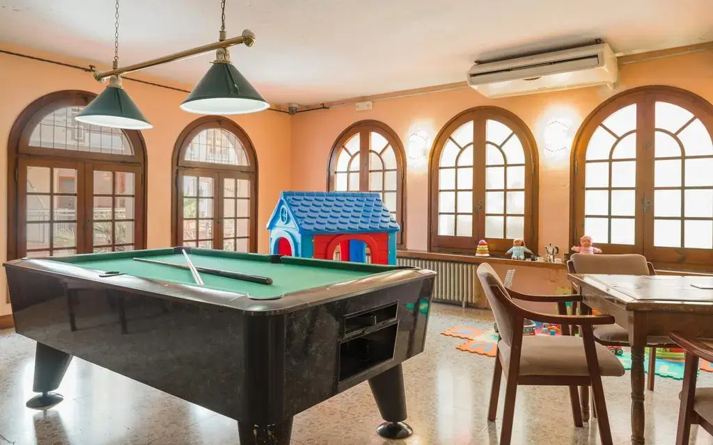 Photo - Vintage Hotel Mercedes