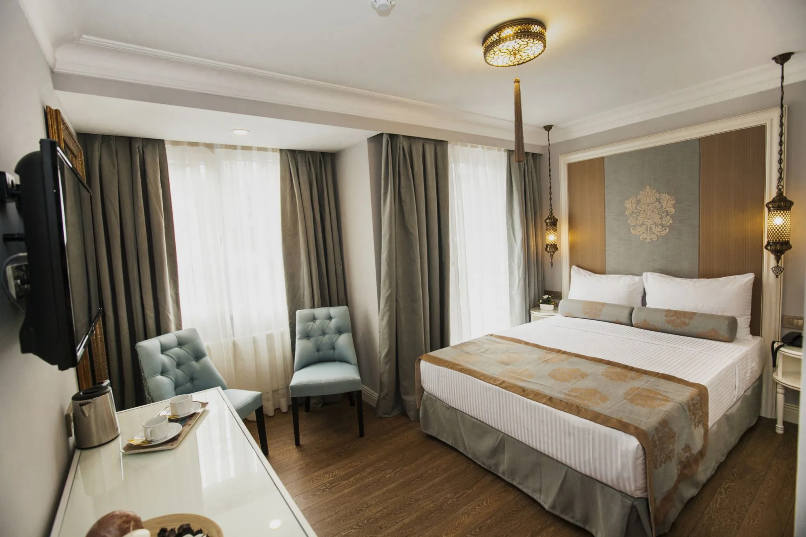 Photo - Raymond Blue Hotel