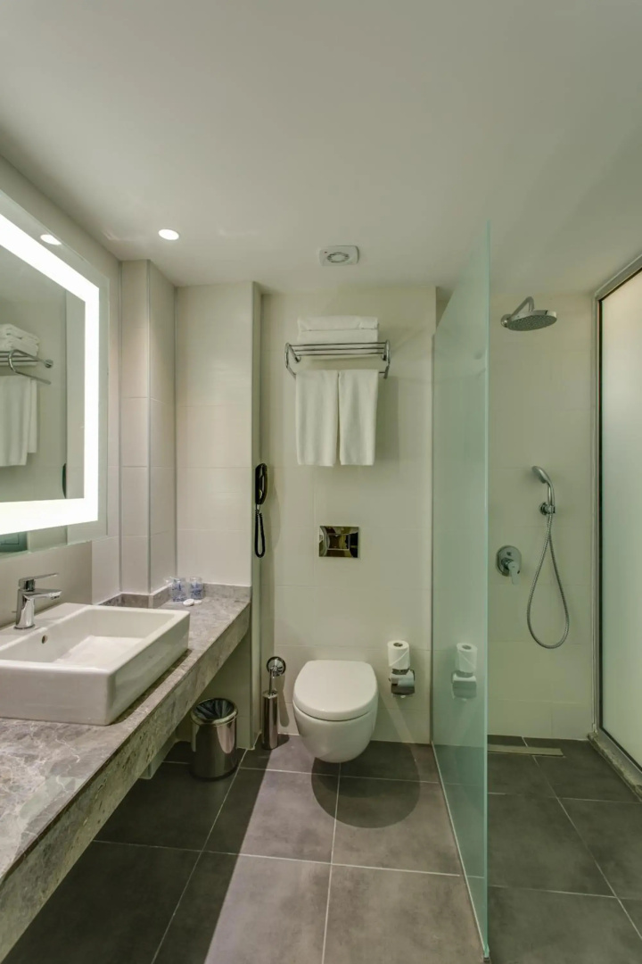 Photo - Falcon Hotel