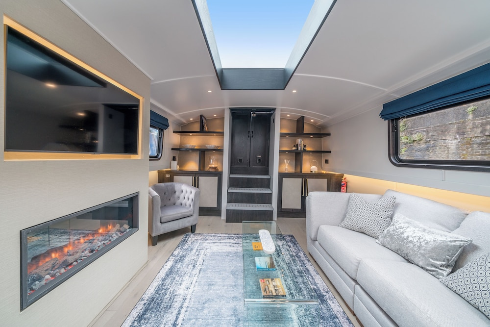 Photo - Elegant houseboat near Canary Wharf