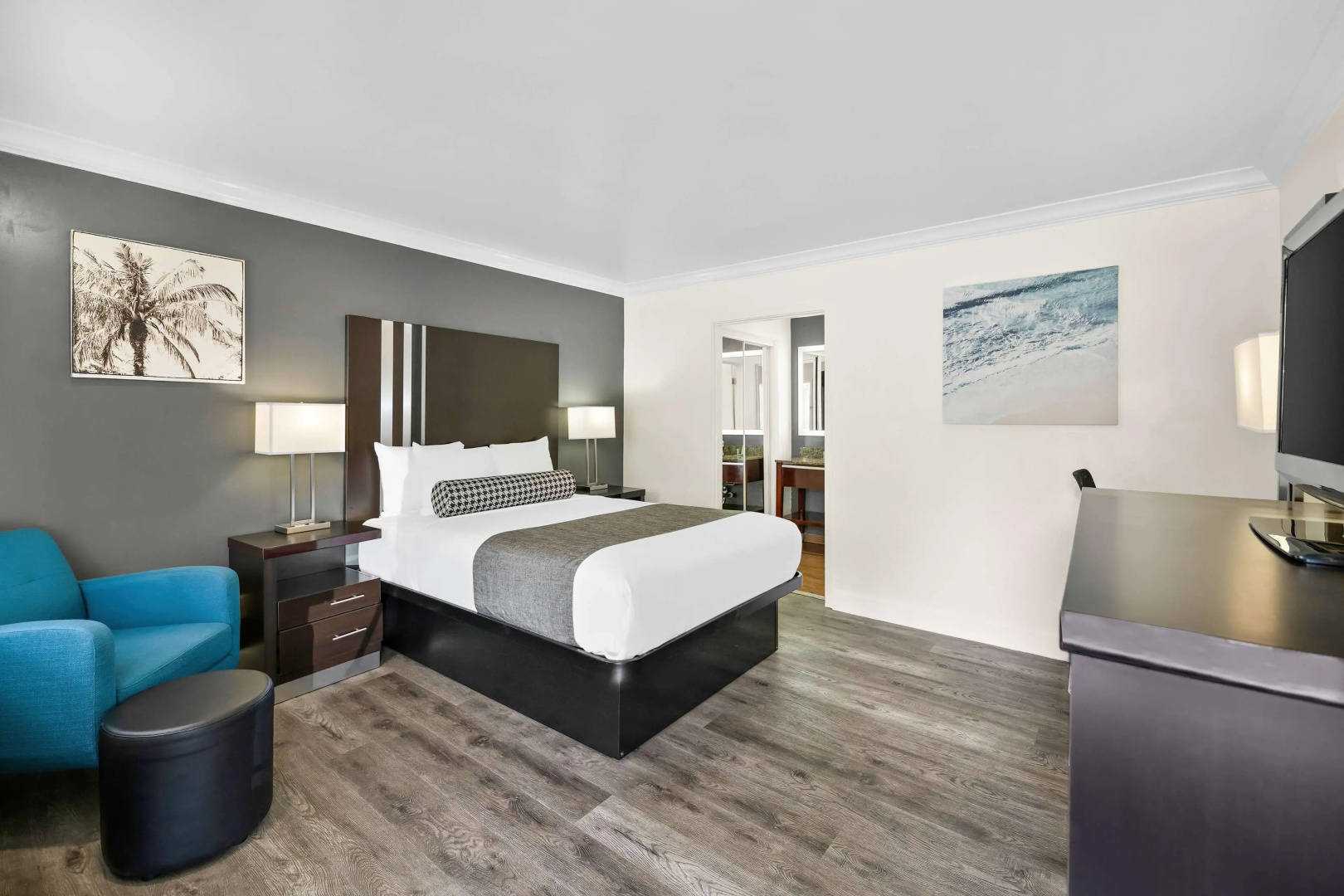 Photo - Best Western Park Crest Inn