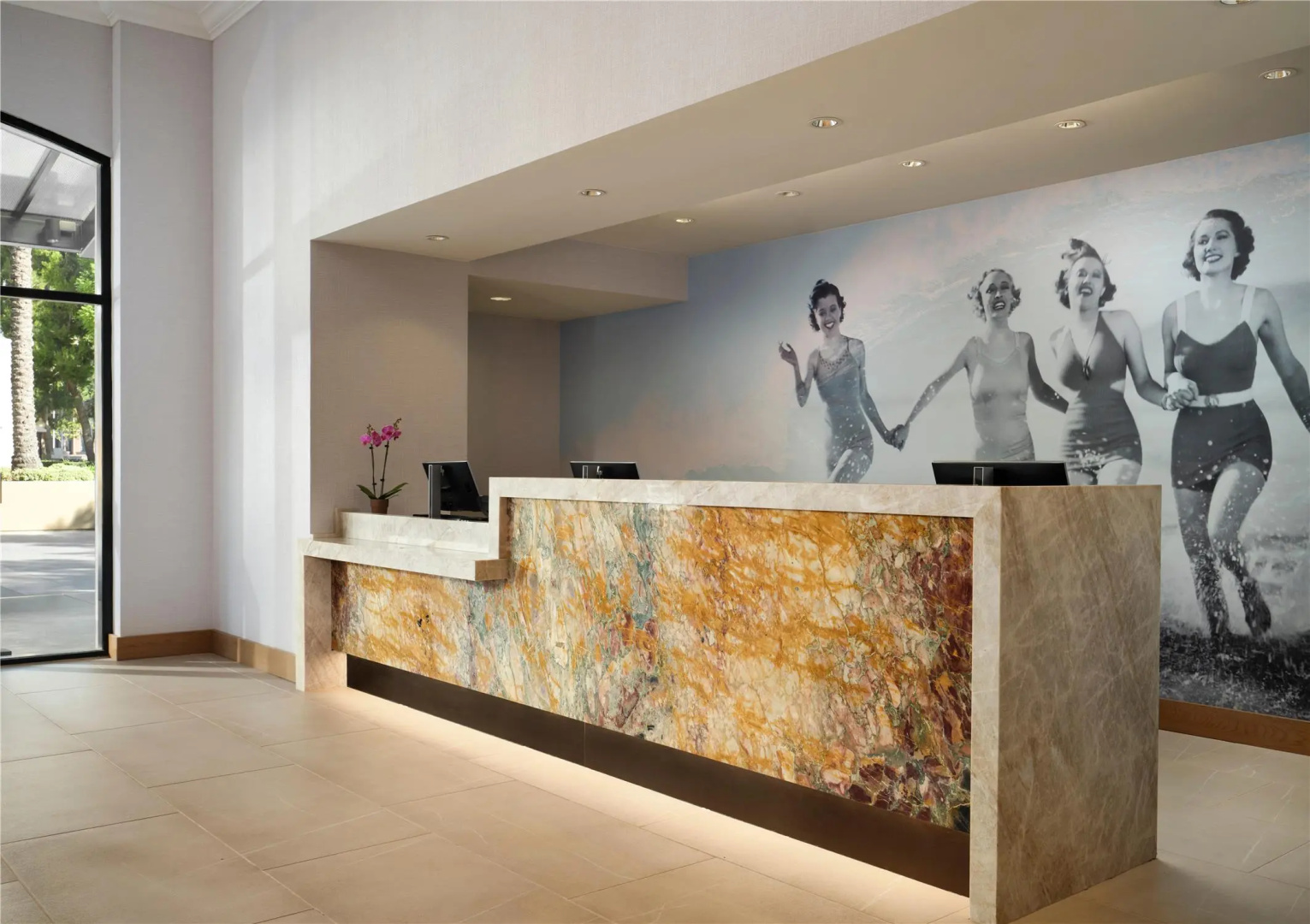 Foto - Hotel Zessa Orange County Airport, a DoubleTree by Hilton