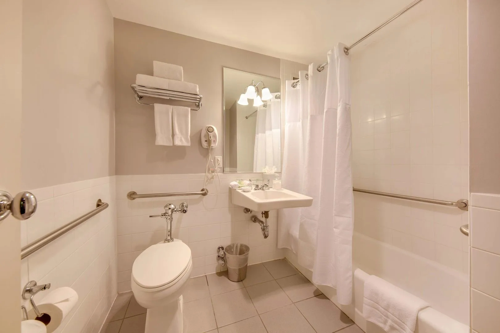 Photo - The Andrew Hotel