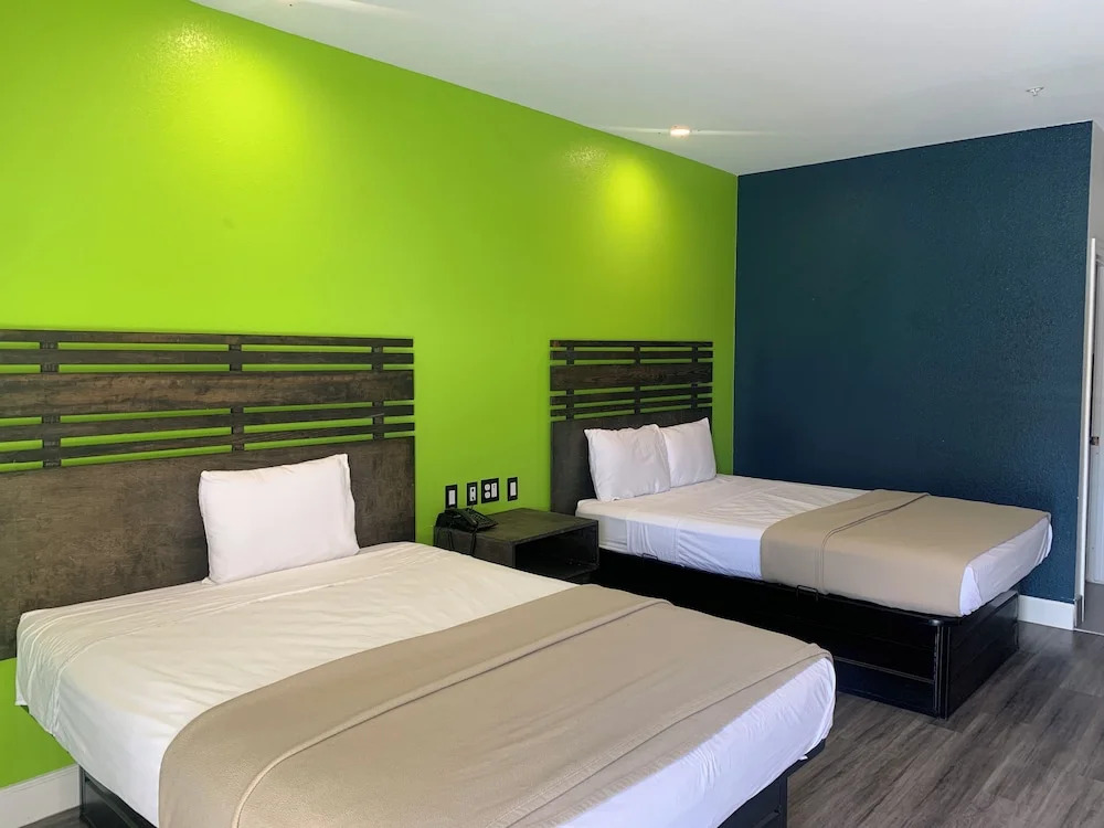 Photo - Signature Inn North Houston District