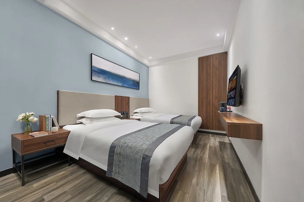 Photo - Canton Isle Hotel