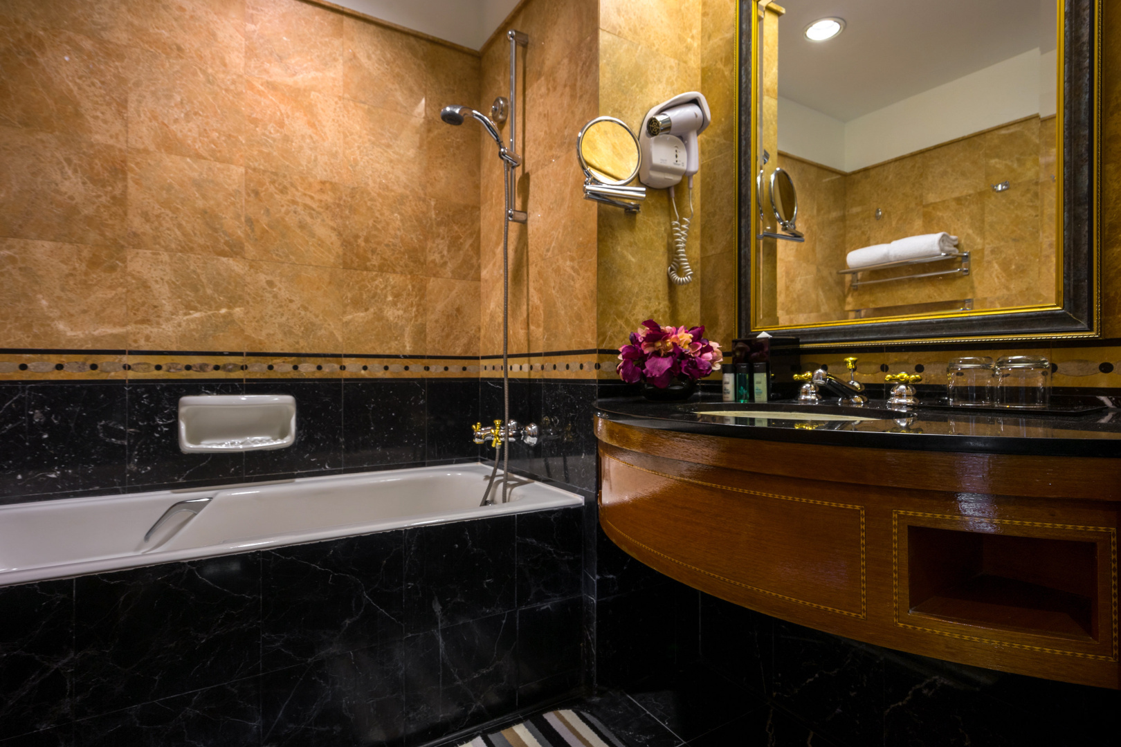 Photo - Orchard Parksuites