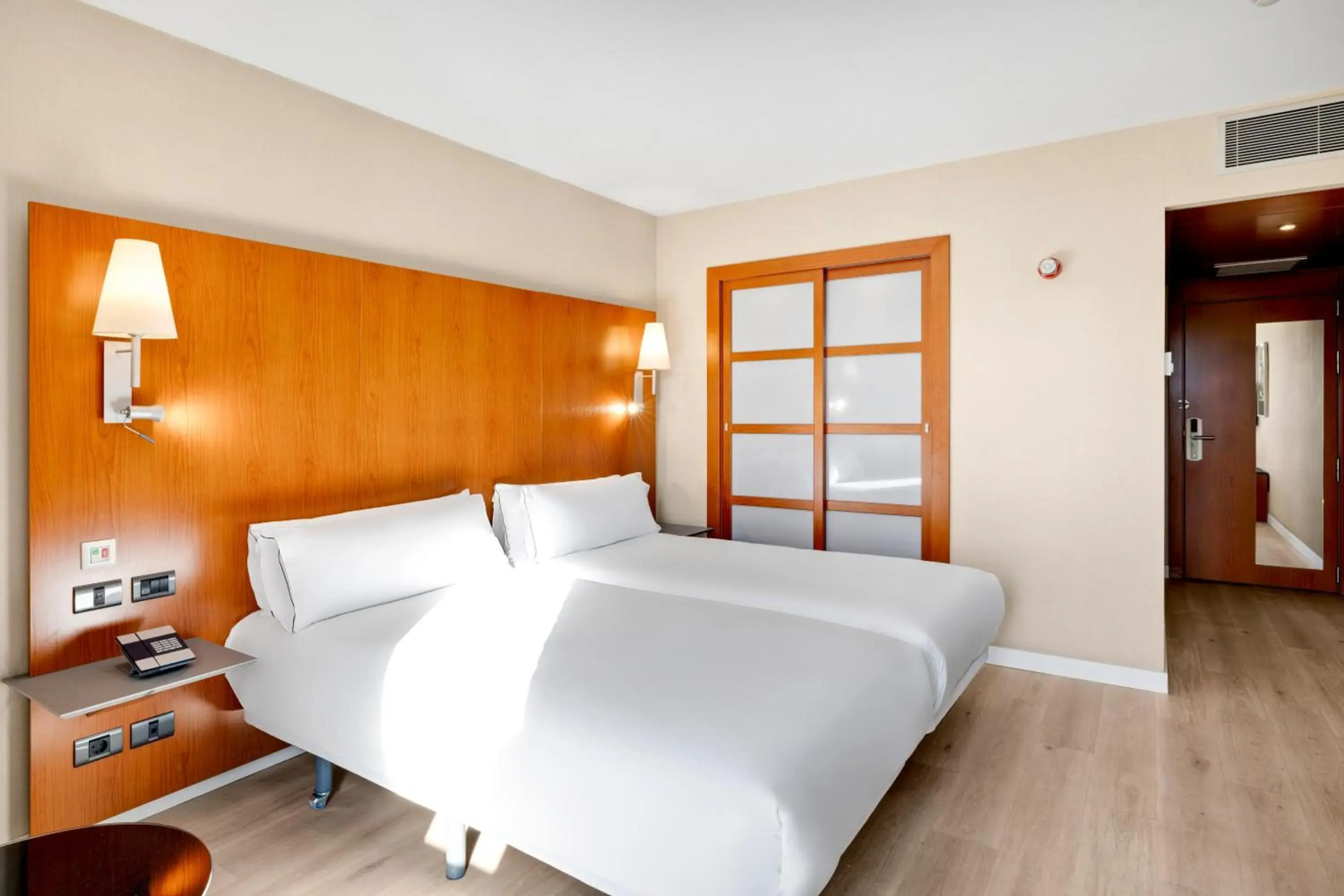 Photo - B&B HOTEL Zaragoza Los Enlaces Estación