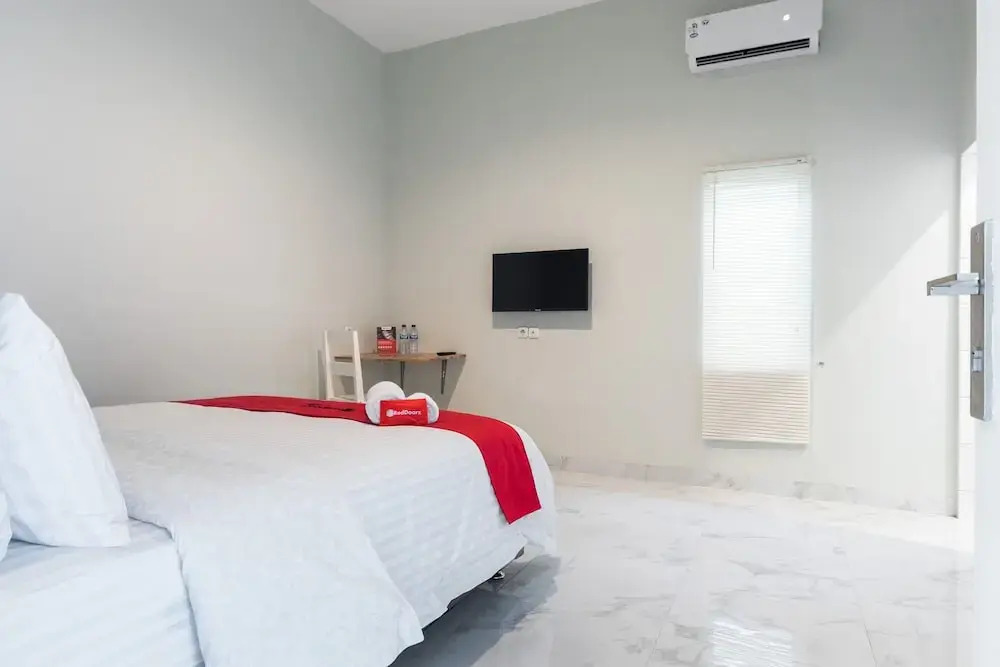 Photo - RedDoorz Plus near RS USU Medan 2