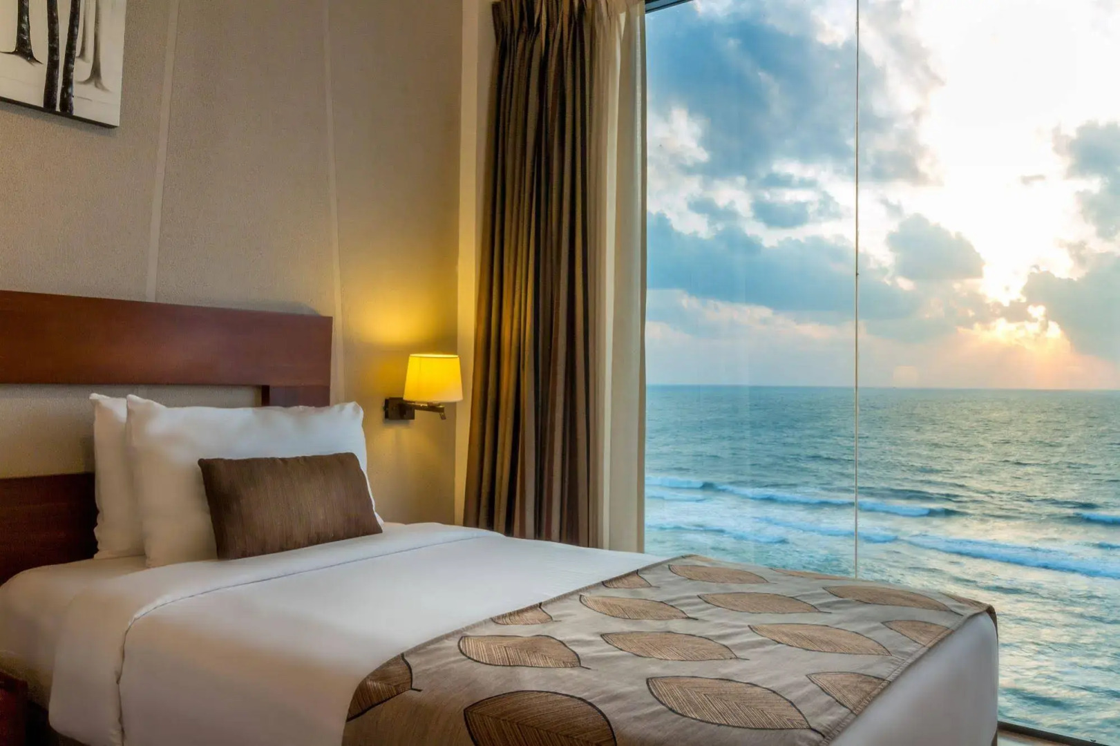 Photo - The Ocean Colombo - Guaranteed Sea View Rooms