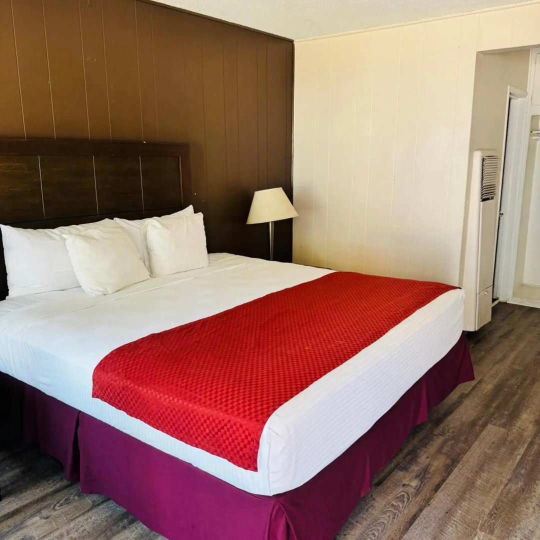 Photo - Holiday Lodge